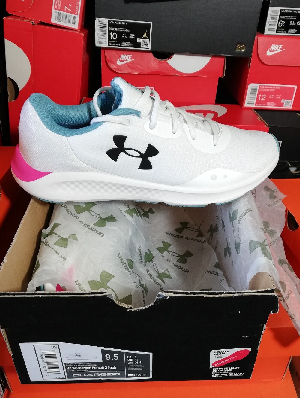 UNDER ARMOUR CHARGED WOMEN'S US SIZE 9.5 BRAND NEW IN BOX